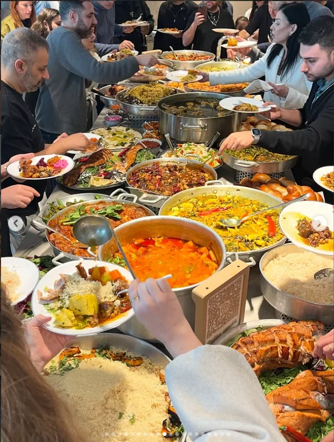 הגשת אוכל באירוע פרטי